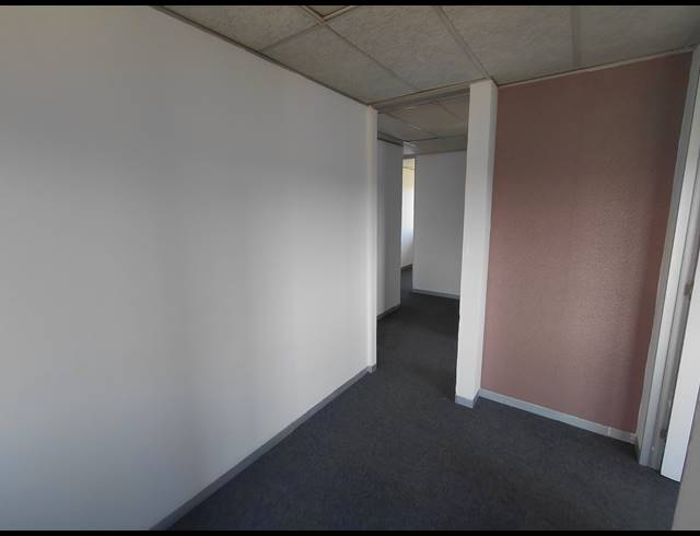 98M² OFFICE TO LET IN HALFWAY GARDENS